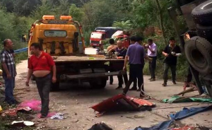 河南信阳货车侧翻致8死11伤事件：“前科司机”判了...