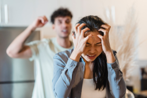 夫妻存在家庭暴力行为，另一方是否有权利要求离婚...